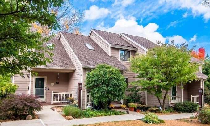Chautauqua House | Lovely condo is located at the northern end of Chautauqua Institution: RENTS YEAR-ROUND!
