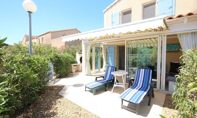 Portiragnes-Plage House | Lovely Corner house with wintergarden, 2 bedrooms, WIFI, 4 people, in a secured residence LE CLOS.