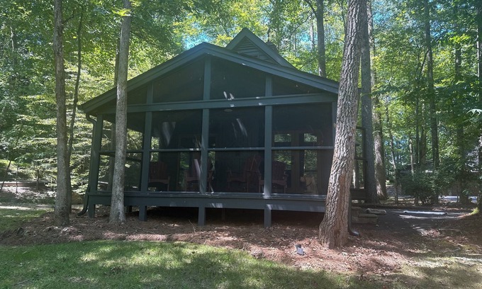 Ellijay Cabin | Lovely cottage/cabin on the Cartecay River in Ellijay