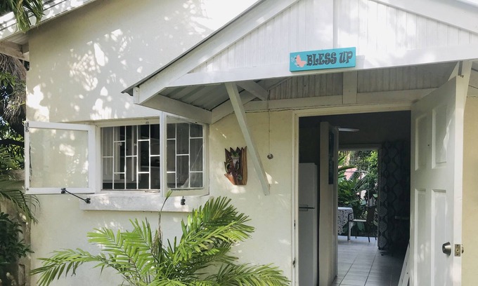 Rockley Cottage | Lovely cottage close to the beach.