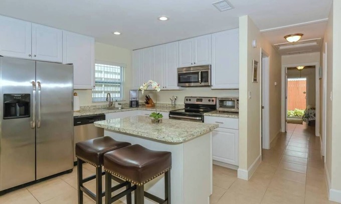 South Sarasota House | Lovely ❤ Cottage near the Beach & Downtown SRQ.