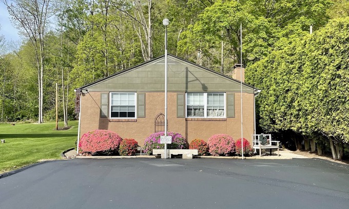 Elysburg Cottage | Lovely Cottage Next To Knoebels Amusement Park, Outdoor Pavilion, WiFi, Fire Pit