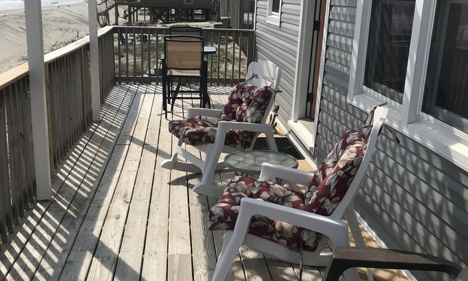 Long Beach Cottage | Lovely cottage, Ocean Front , small Dog friendly -150 one time fee oak island
