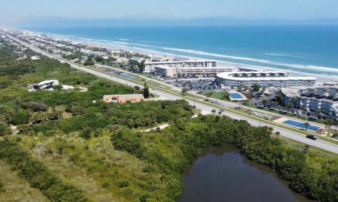 New Smyrna Beach Apartment | Lovely & Cozy 3 bedroom with pool