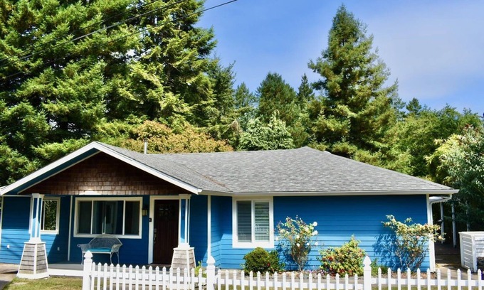 Brookings House | Lovely Craftsman Beach House in downtown, close to everything!