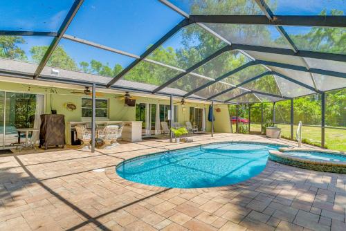 Crystal River House | Lovely Crystal River Home with Lanai and Pool!