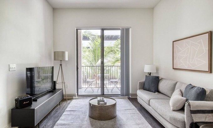 Doral Apartment | Lovely Doral 1 BR w/Gym & Pool, by Blueground
