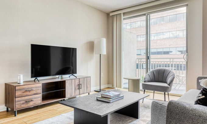 City West Apartment | Lovely Downtown 1BR w/Pool, W/D & Gym, near 7th St Metro, by Blueground