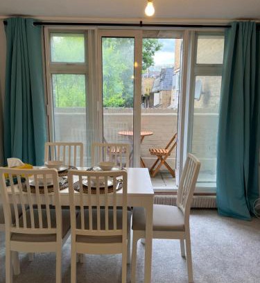 Euston Apartment | Lovely Entire Flat with Private Balcony in Euston-Central London