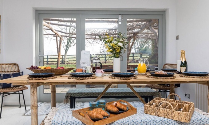 Graffham House | Lovely Family Home, 5-6 Bedrooms, set in The South Downs National Park