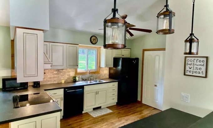 West Carrollton House | Lovely, Family Home with Garage in Nice Area
