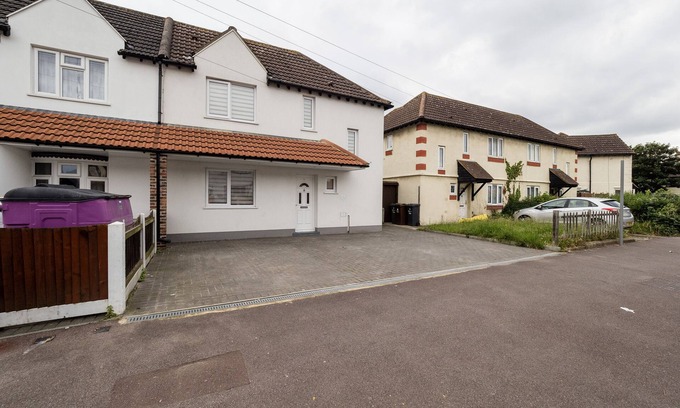 River House | Lovely Family House in Dagenham 8min to the station
