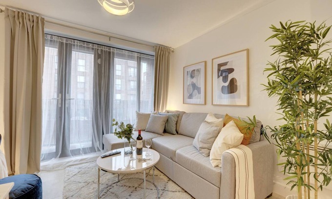 Gloucester Apartment | Lovely Flat in Kiln Close with Free Parking
