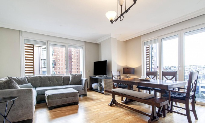 Kadikoy Apartment | Lovely Flat with Central Location in Kadikoy