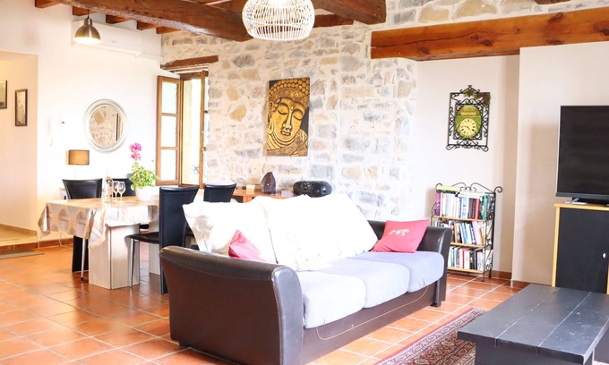 Issor Apartment | Lovely and spacious apartment in traditional Provençal Mas - Sauvignonnn