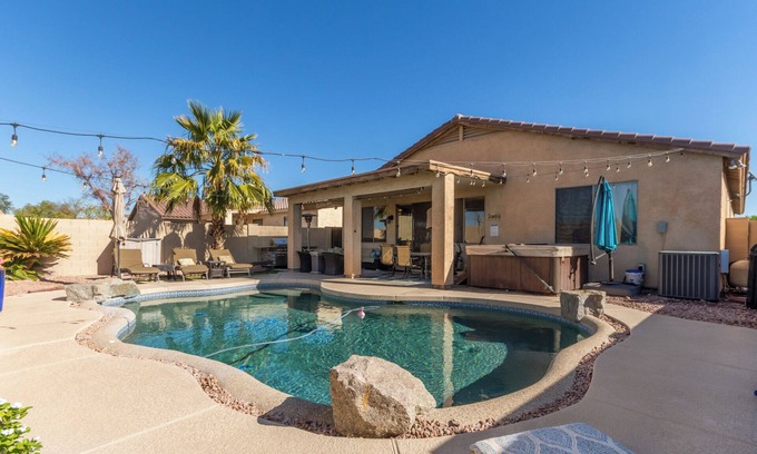Avondale House | Lovely Garden Lakes,heated pool & Spa! Special montly rate!