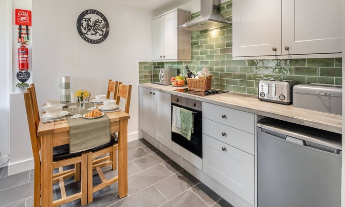 Llanon Cottage | Lovely ground floor accommodation and located just 4 miles from the beach.