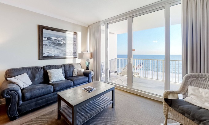 Gulf Shores Condo | Lovely Gulf-front condo with pool, sauna, washer/dryer, & central AC