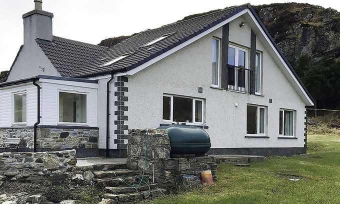 Ardroil House | Lovely Holiday Home with wonderful sea views in peaceful, sheltered location