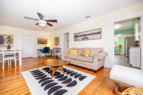 Georgian Acres House | Lovely Home Away From Home - Entire House!