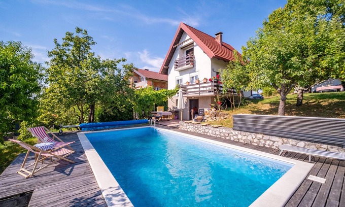 Karlovac House | Lovely home in Cerovac Vukmanicki