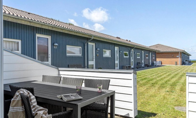 Bogense House | Lovely home in Bogense with house sea view