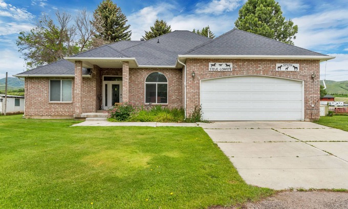 Porterville House | Lovely Home in East Canyon perfect for Family Reunions