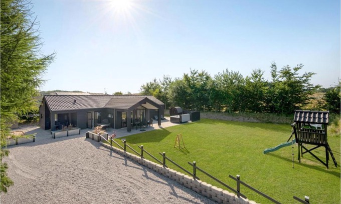Fjellerup House | Lovely Home In Glesborg With Sauna