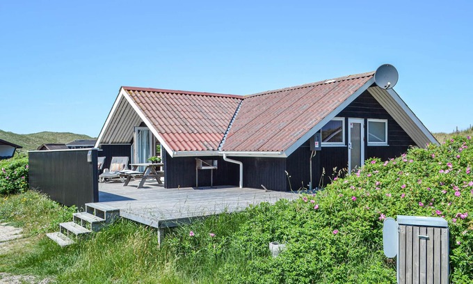 Bjerregard Strand House | Lovely home in Hvide Sande with WiFi