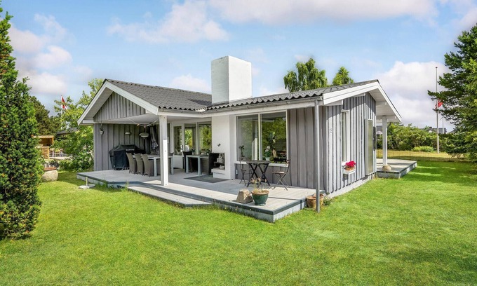 Juelsminde House | Lovely home in Juelsminde with kitchen
