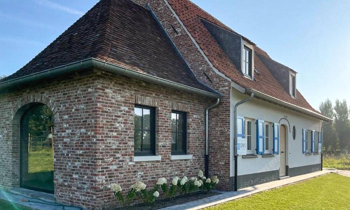 Knesselare House | Lovely home in Knesselare with WiFi
