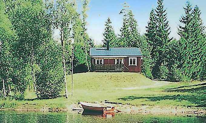 Ljung House | Lovely home in Ljung with lake view
