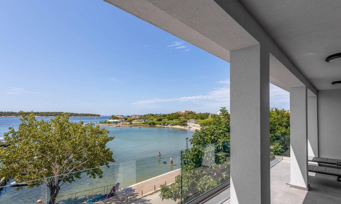 Banjol House | Lovely home in Rab with house sea view