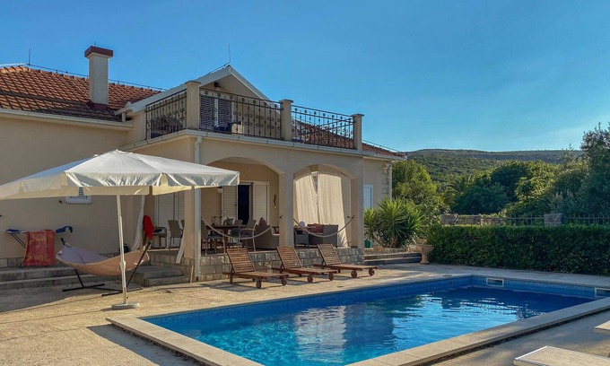 Radovici House | Lovely home in Radovici with kitchen