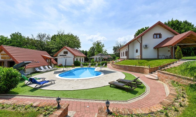 Donji Martijanec House | Lovely home in Rivalno with sauna