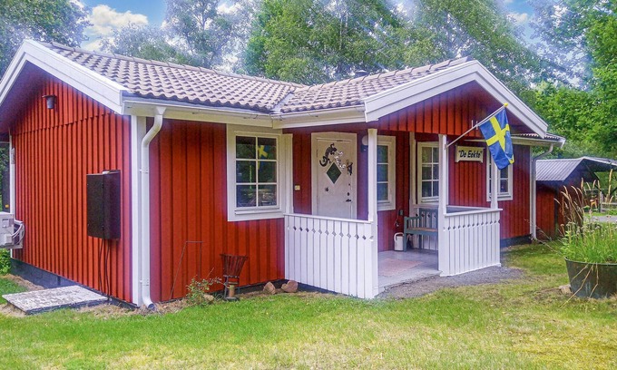 Roke House | Lovely home in Röke with WiFi