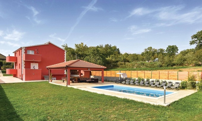 Hrvace House | Lovely home in Rumin with kitchen