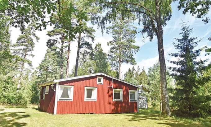 Stenkullen House | Lovely home in Stenkullen with WiFi