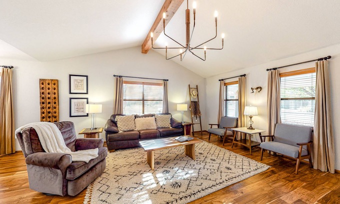Fredericksburg House | Lovely home near downtown with bikes, firepit & washer/dryer