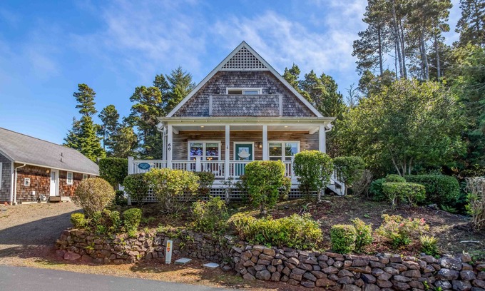 Lincoln Beach House | Lovely Home, View of Bella Beach Park, Main-Level Queen Suite, Amenities Galore!