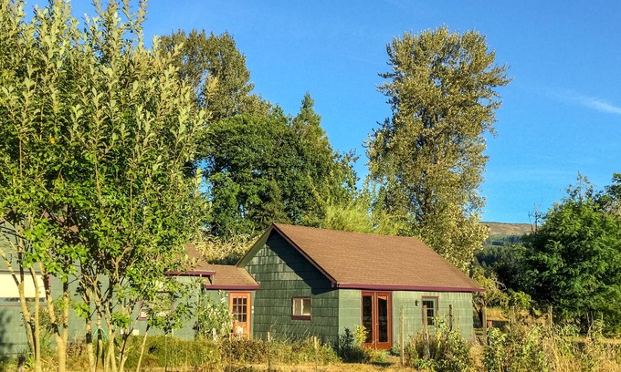 Thurston House | Lovely home with pasture views, private patio, & full kitchen!