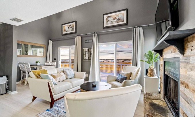 Navarre Beach House | Lovely home with sound view, balcony, full kitchen, central AC, & washer/dryer