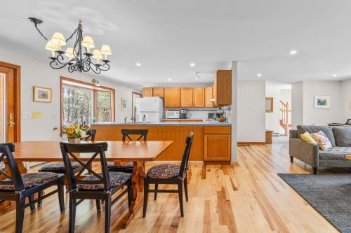 Eastham House | Lovely House 5 Min to Beach with Deck Grill and Garage