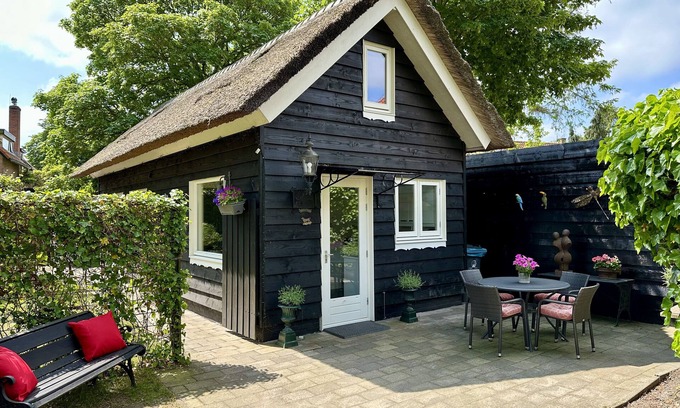 Bergen House | Lovely house with a beautiful garden. Only a few minutes walk to the center!