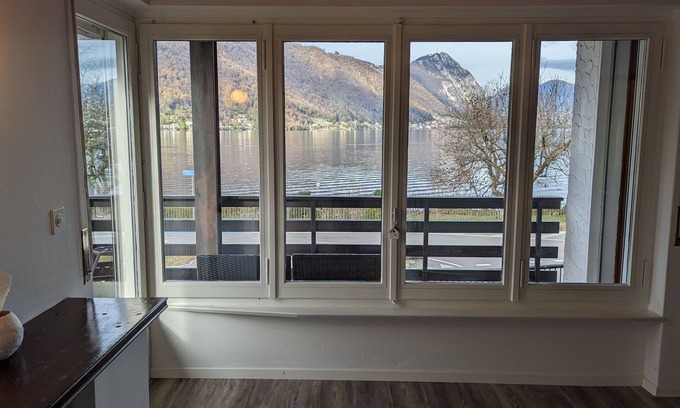 Brusino Arsizio House | Lovely Lakeside 2-Storey House & Garden