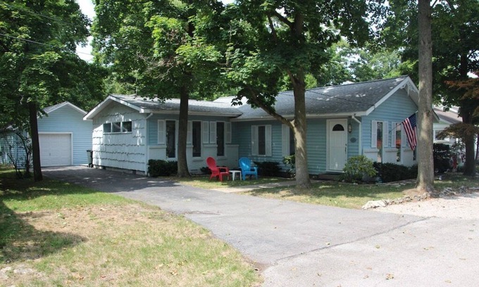 Lakeside Cottage | Lovely Lakeside Chautauqua Cottage Rental