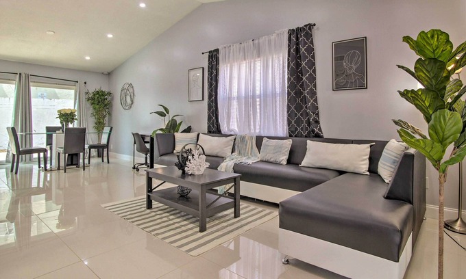 Lauderhill House | Lovely Lauderhill Retreat < 12 Mi to Beach!