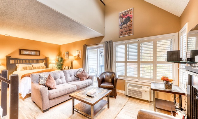 Craigleith House | Lovely loft home with shared pool and tennis courts