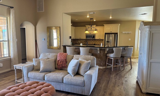 Lubbock House | LOVELY LUBBOCK HOME with WiFi, AC, Cable, Laundry Room, Fireplace