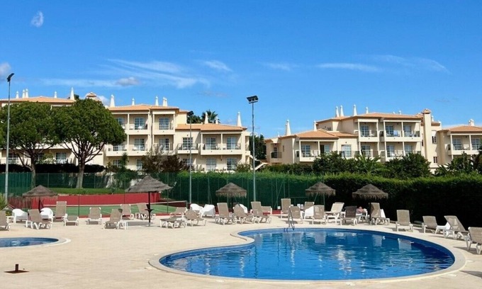 Olhos D'Agua Apartment | Lovely modern 1 bedroom apt, close to beach, pool, A/C